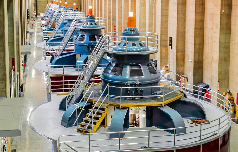 Les sept ensembles turbines hydrauliques / alternateurs du barrage de Hoover, sur le fleuve Colorado.  