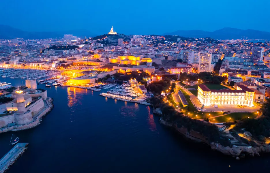Marseille, une ville qui pourrait être la première à être alimentée par de l'énergie osmotique propre et entièrement renouvelable. 