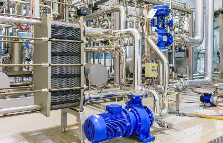 Une pompe à chaleur industrielle, qui multiplie l'efficacité des géostructures énergétiques. 