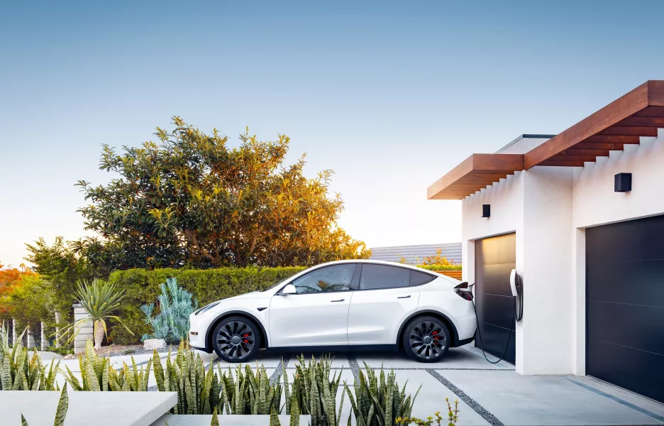 Maison avec panneaux solaires pour le Vehicle too home. 